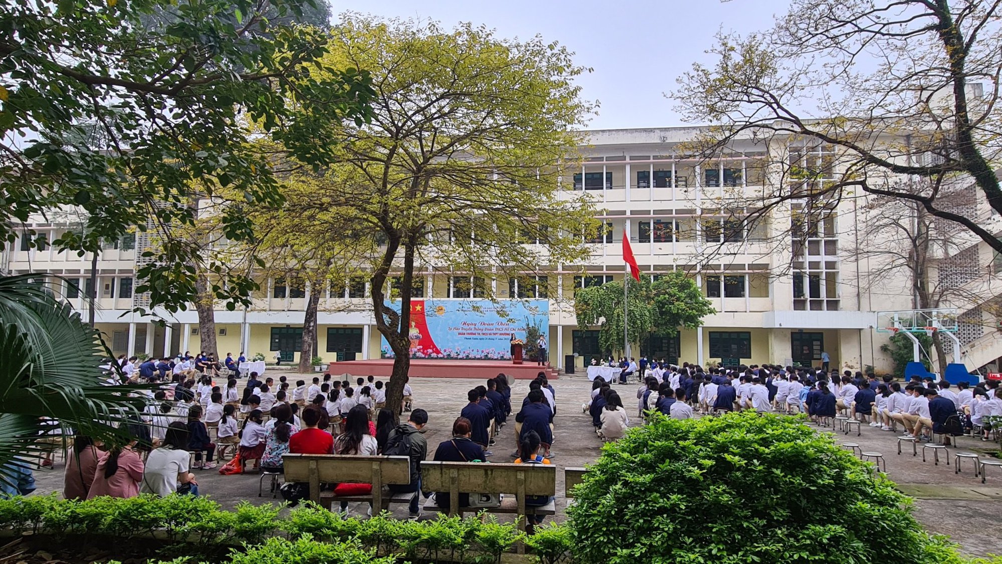 Tỉ lệ chọi vào lớp 10 Hà Nội: Có trường năm ngoái không đủ chỉ tiêu, năm nay bất ngờ lọt top - Ảnh 5.
