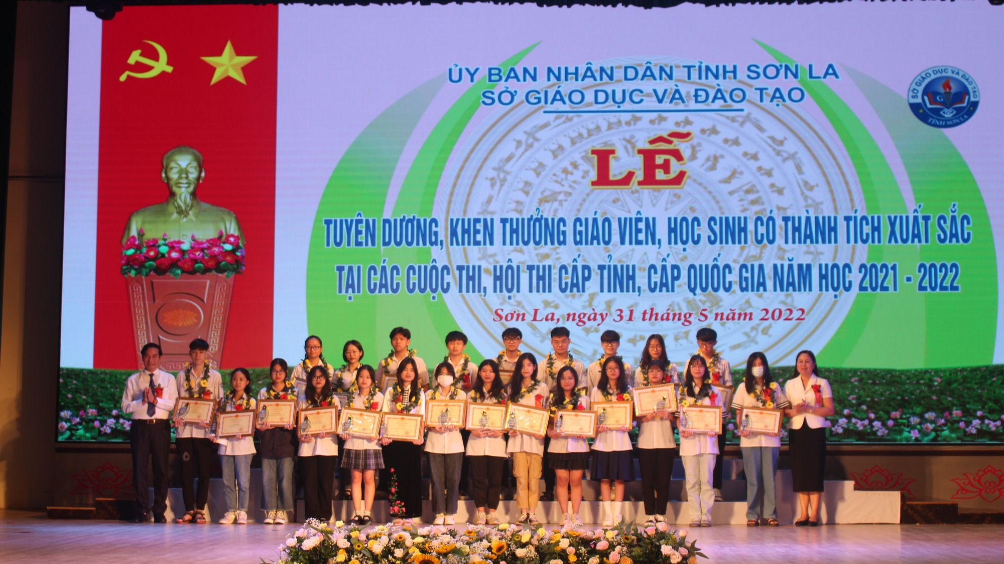 Sơn La: Tuyên dương hơn 250 giáo viên, học sinh có thành tích xuất sắc - Ảnh 7.