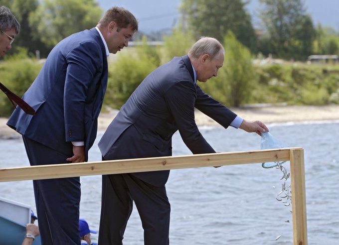 Sự thật về bức ảnh Tổng thống Putin lộ dấu hiệu 'mặc vest chống đạn' - Ảnh 2.