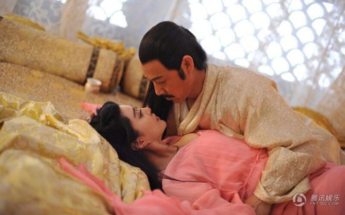 Why didn’t the concubine make a sound when the imperial court was with the emperor?