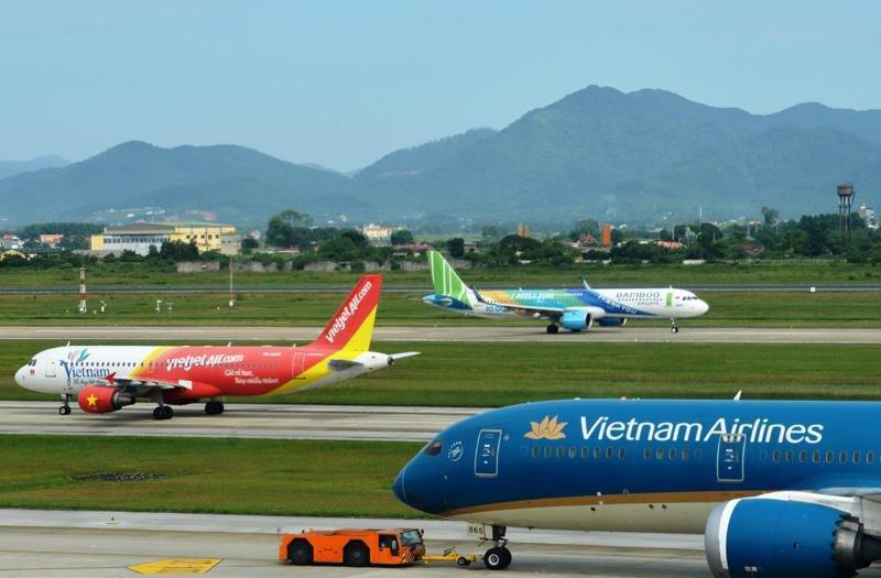 A series of airlines increased flights to serve tourists during the peak summer season 2022 - Photo 1.