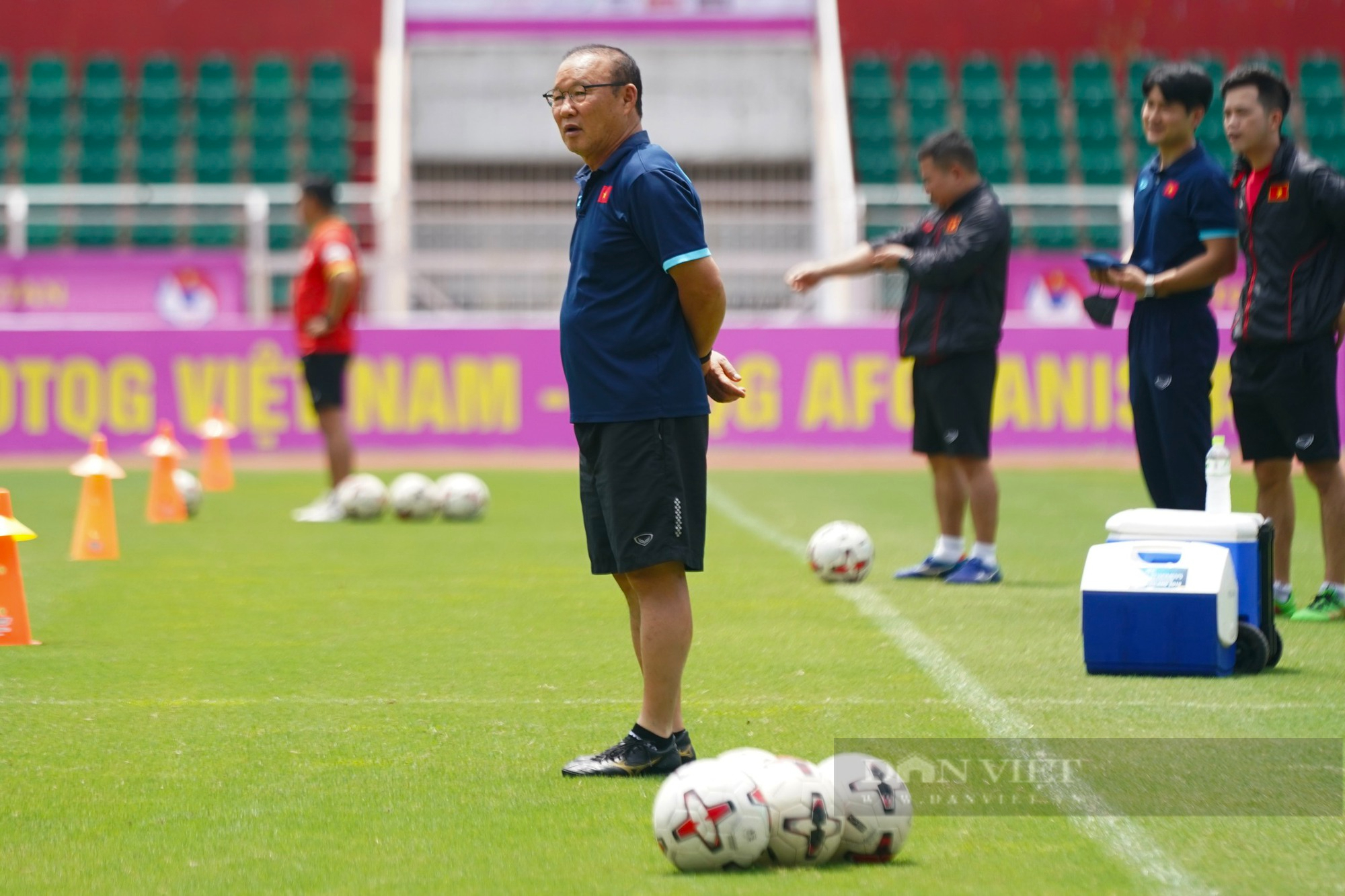 HLV Park Hang-seo: “Hệ thống thoát nước sân Thống Nhất khó đáp ứng yêu cầu các trận đấu quốc tế” - Ảnh 3.