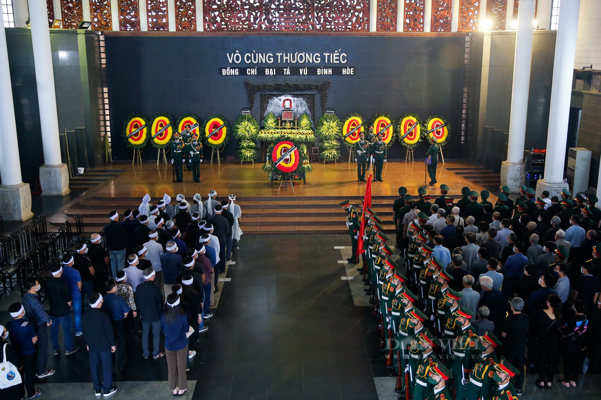Lễ tang Đại tá Vũ Đình Hòe-Tiểu đoàn trưởng đánh đồi A1 suốt 38 ngày đêm trong chiến dịch Điện Biên Phủ - Ảnh 1.