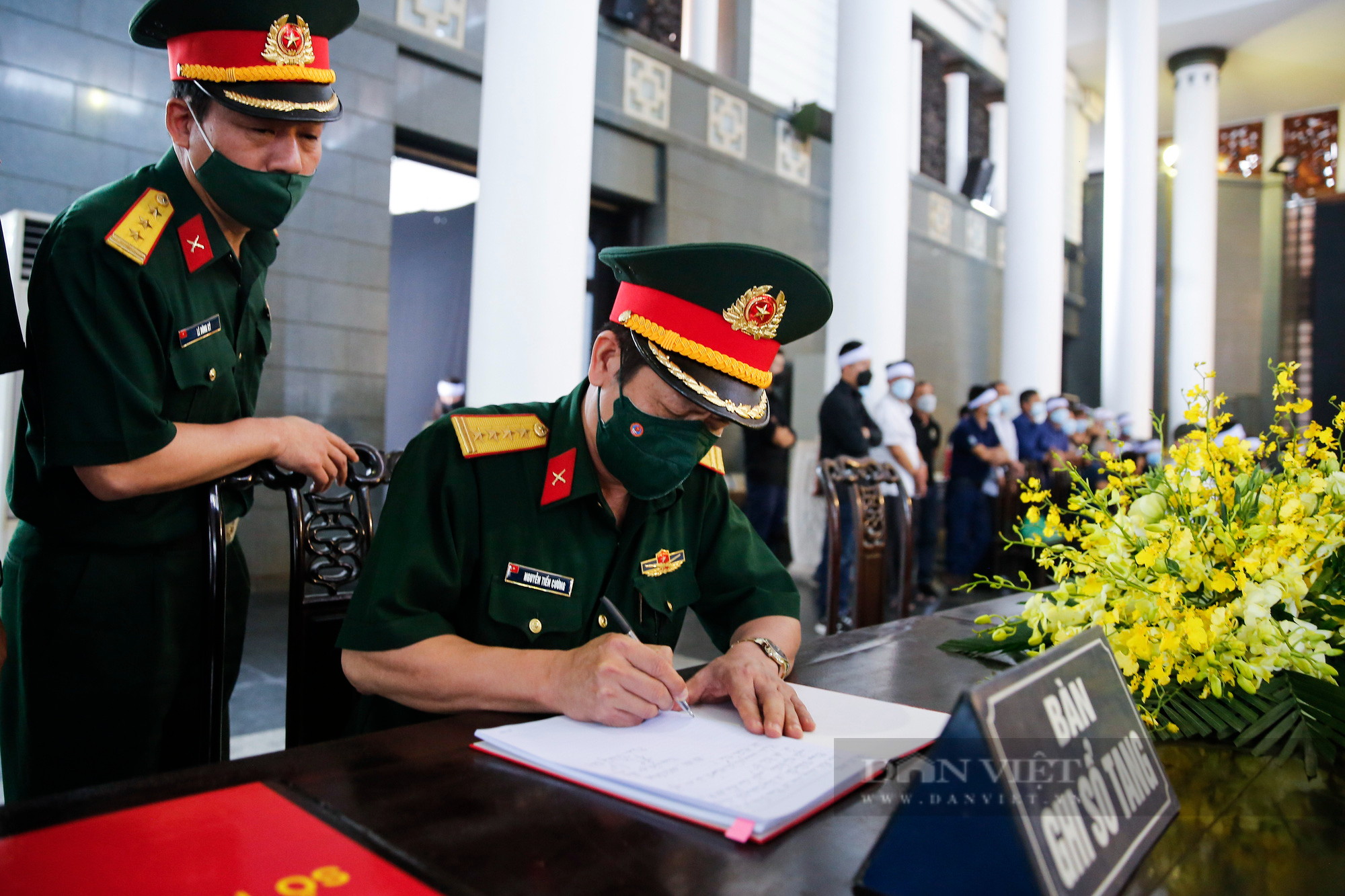 Lễ tang Đại tá Vũ Đình Hòe-Tiểu đoàn trưởng đánh đồi A1 suốt 38 ngày đêm trong chiến dịch Điện Biên Phủ - Ảnh 10.