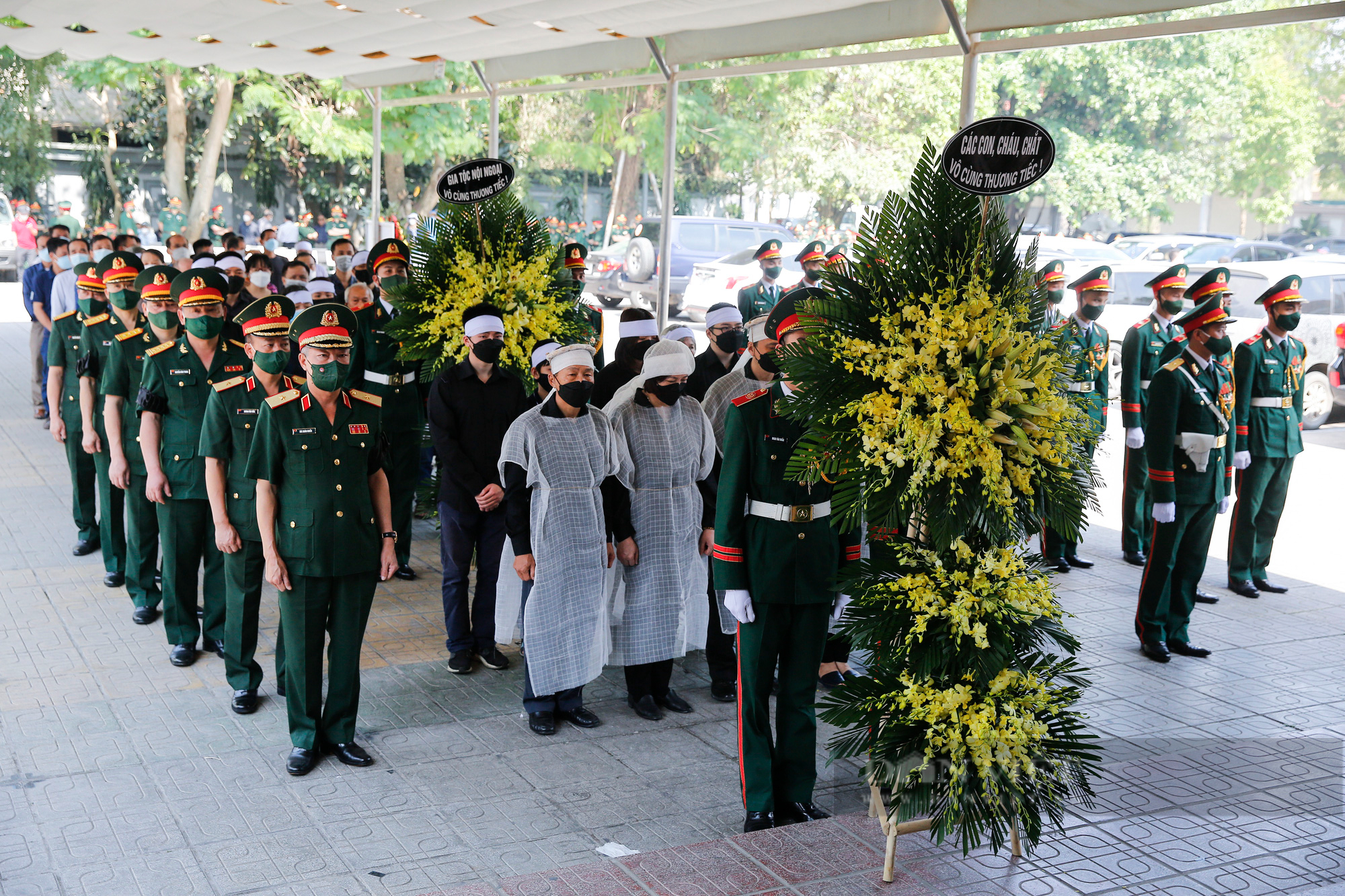 Lễ tang Đại tá Vũ Đình Hòe-Tiểu đoàn trưởng đánh đồi A1 suốt 38 ngày đêm trong chiến dịch Điện Biên Phủ - Ảnh 2.