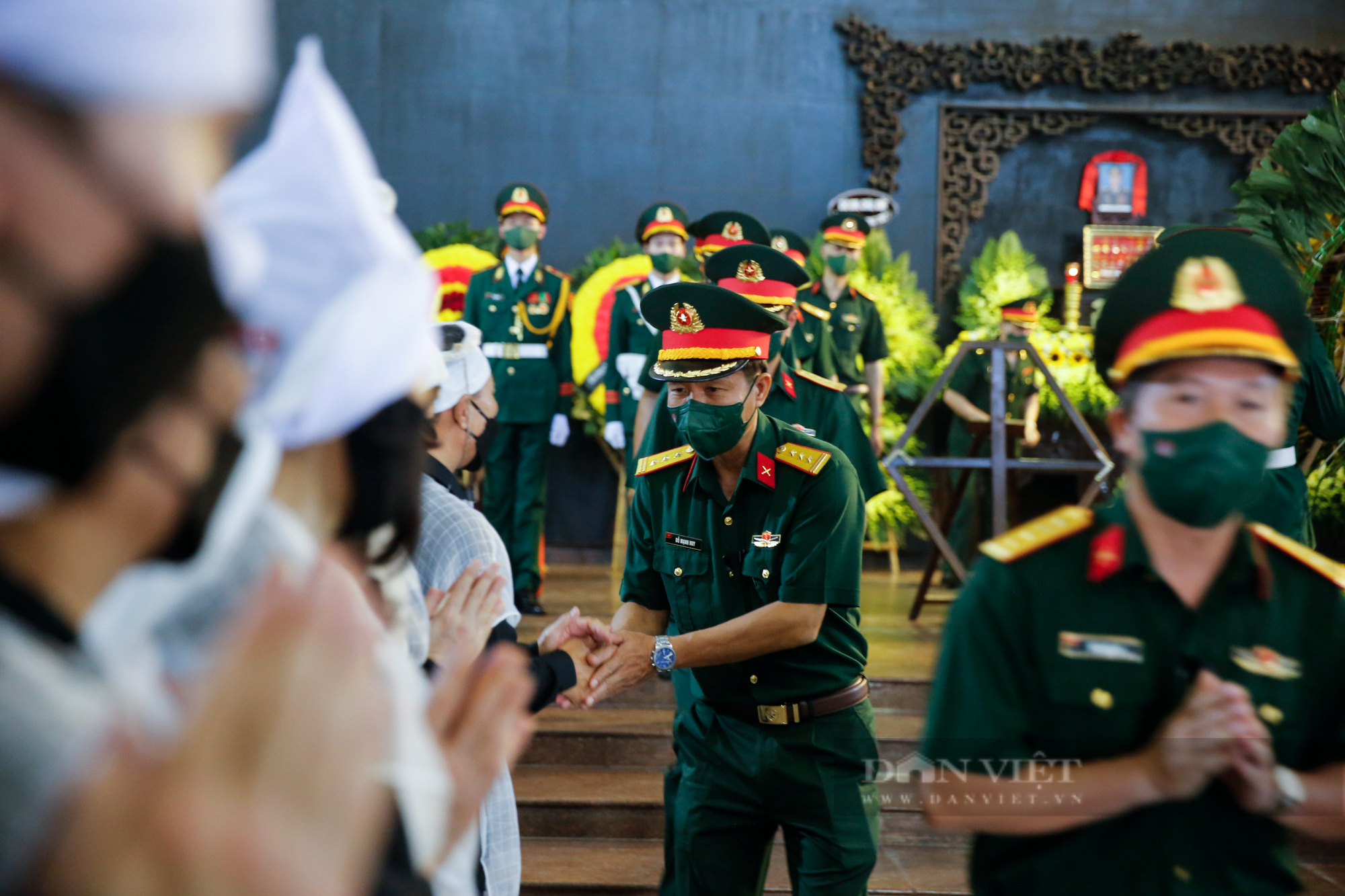 Lễ tang Đại tá Vũ Đình Hòe-Tiểu đoàn trưởng đánh đồi A1 suốt 38 ngày đêm trong chiến dịch Điện Biên Phủ - Ảnh 5.