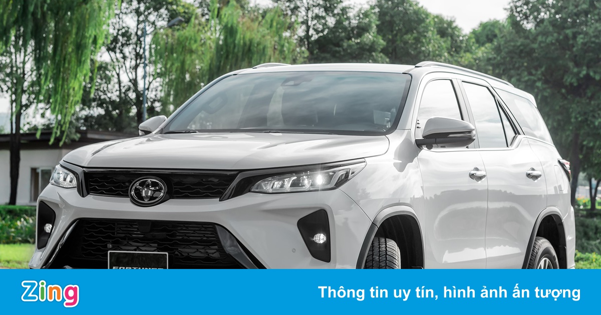 Toyota Fortuner 2022 launched in Vietnam, increasing the price, adding equipment to attract customers?