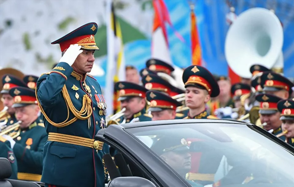 Tình báo Ukraine tuyên bố Nga sẽ duyệt binh mừng Ngày Chiến thắng ở Mariupol, Đại tướng Shoigu nhắc lại điều này - Ảnh 1.