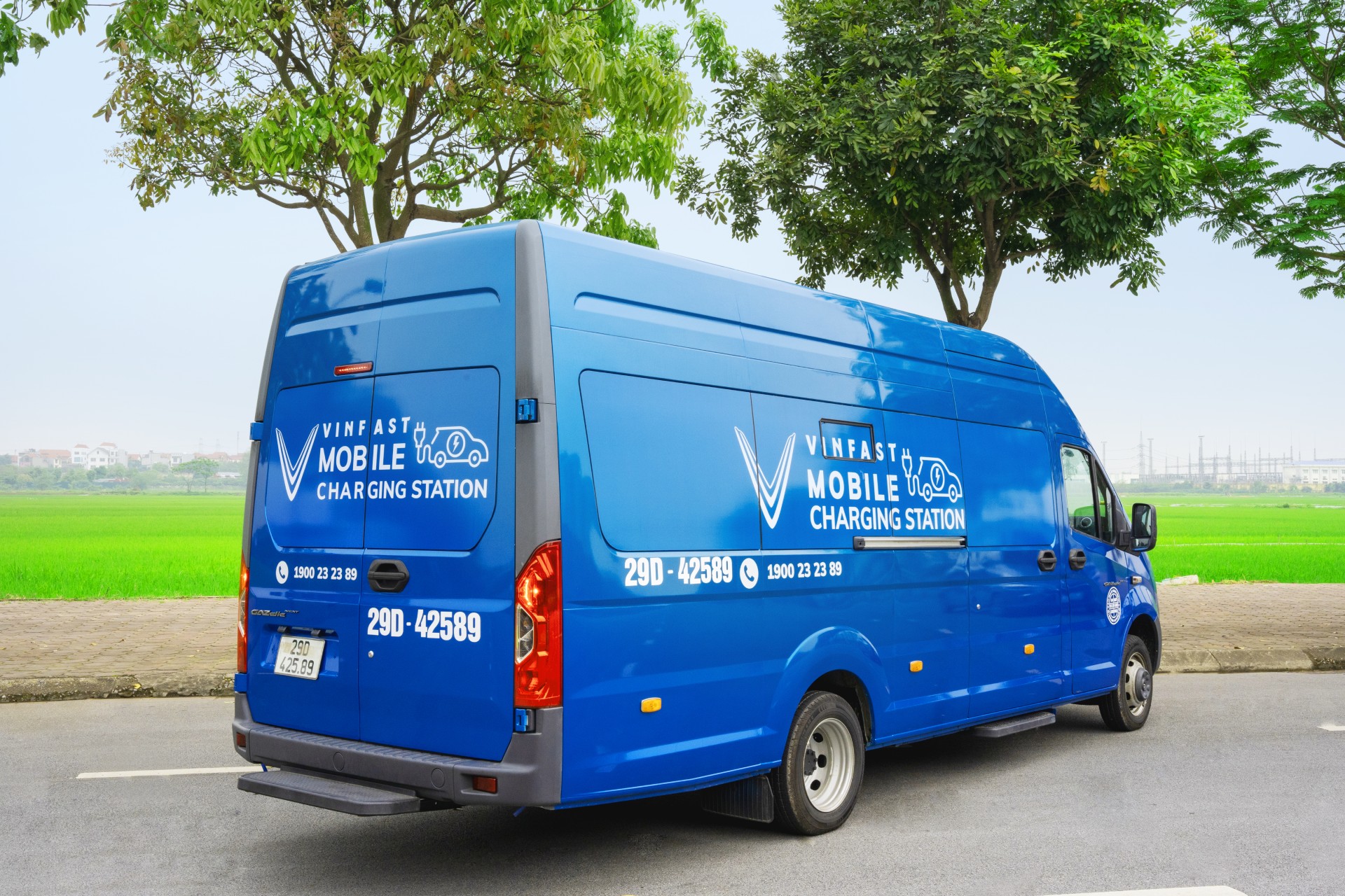 VinFast deploys 24/7 electric car battery rescue service - Photo 2.