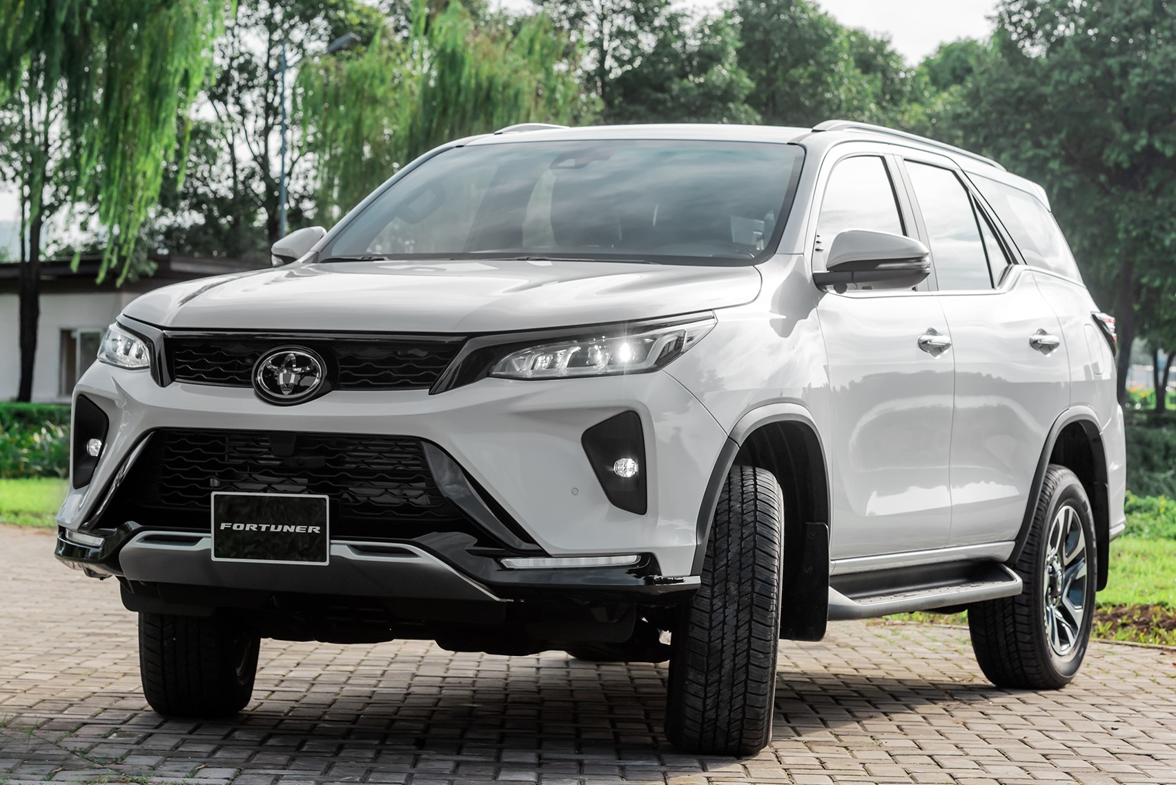 Toyota Fortuner 2022 rolling price has just launched in Vietnam after increasing the list price - Photo 3.