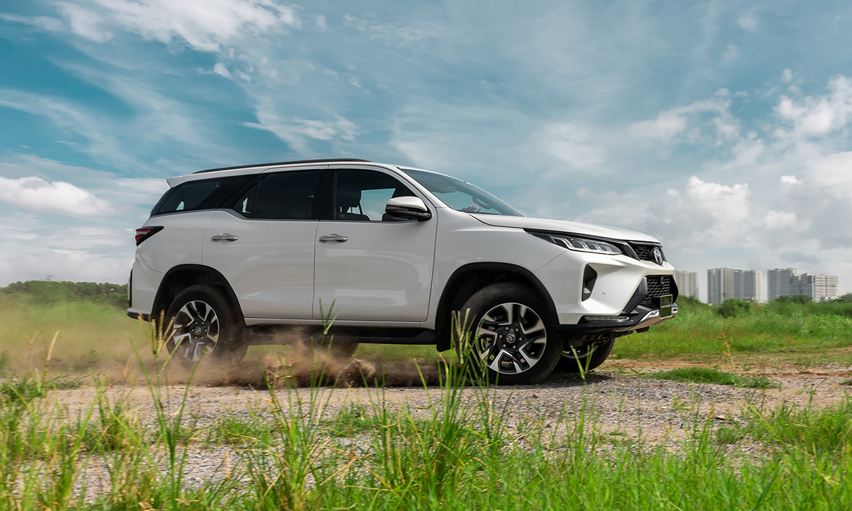 Toyota Fortuner 2022 rolling price has just been launched in Vietnam after increasing the list price - Photo 1.