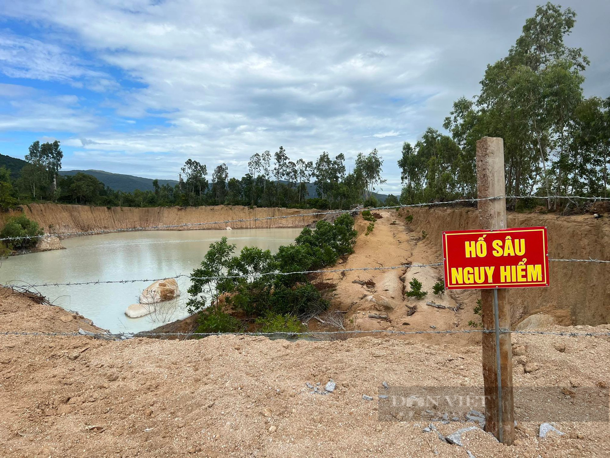 Lessons learned from the 'wrong process' stone powder leveling incident reported by Dan Viet newspaper - Photo 5.