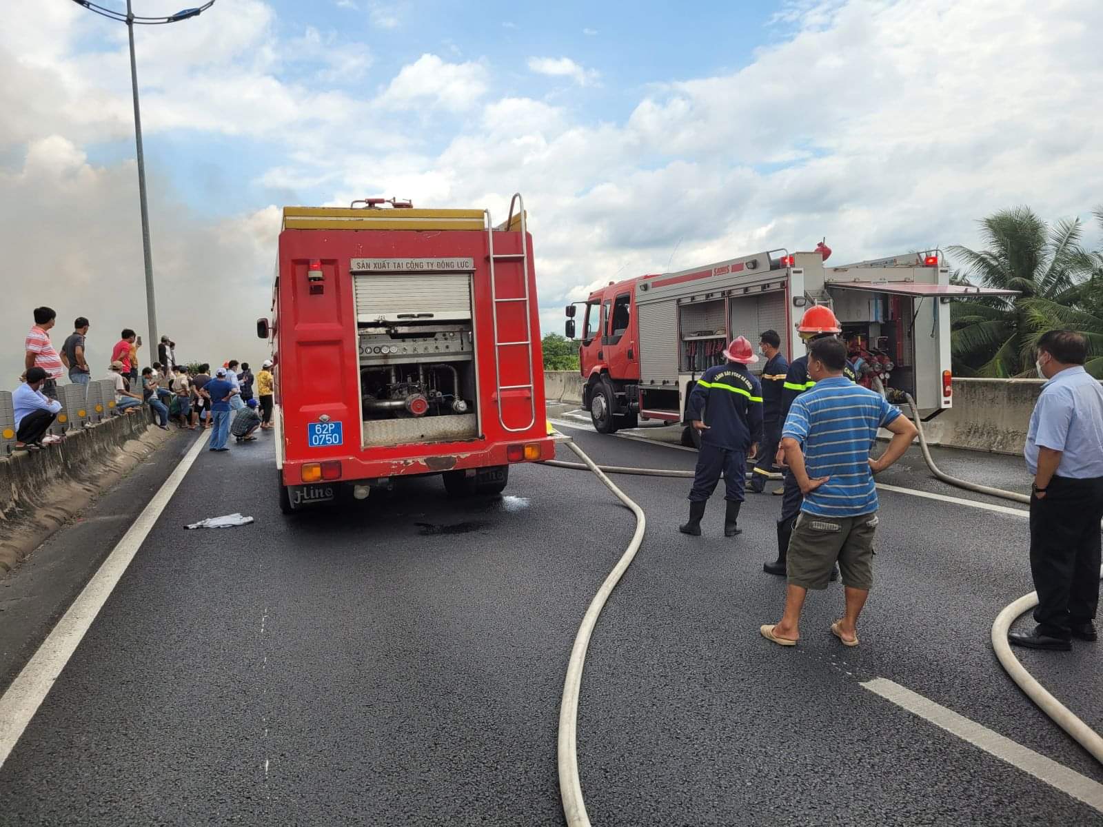Vụ xe chở dầu nhớt bốc cháy trên cao tốc Trung Lương – TP.HCM: Hé lộ nguyên nhân từ tài xế  - Ảnh 1.