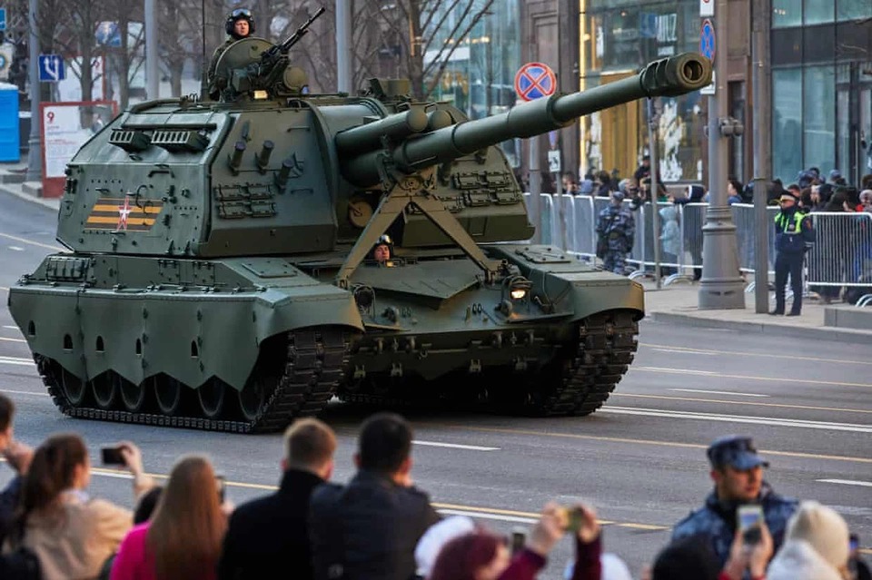 Loạt ảnh xe tăng, chiến đấu cơ Nga diễn tập cho diễu binh Ngày Chiến thắng - Ảnh 4.