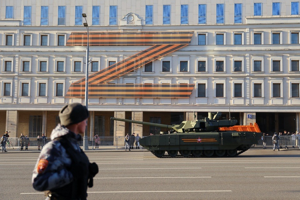 Loạt ảnh xe tăng, chiến đấu cơ Nga diễn tập cho diễu binh Ngày Chiến thắng - Ảnh 6.