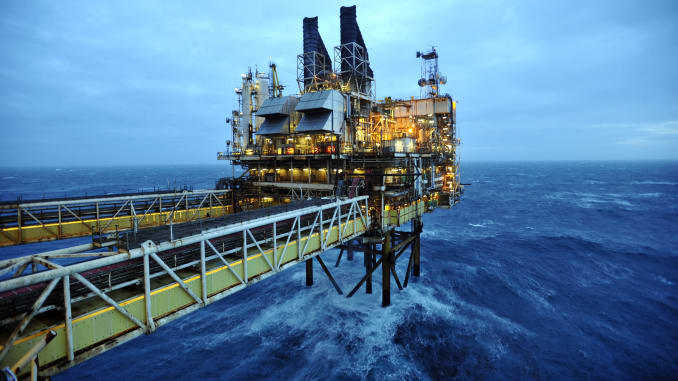 Giá xăng dầu hôm nay 5/5: Giá dầu tăng tốc khi EU tiến gần tới lệnh cấm dầu thô Nga - Ảnh 1.