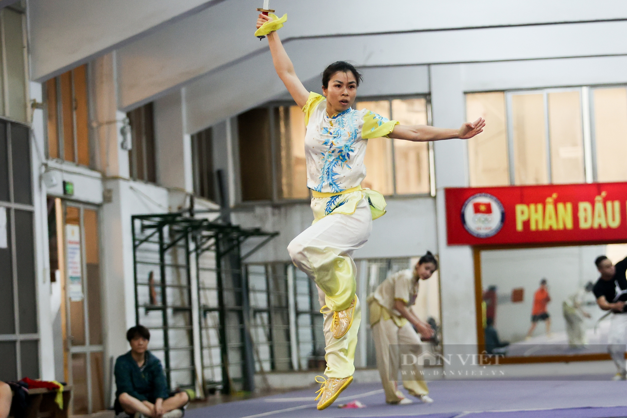 Cô gái Vàng của Wushu Việt Nam Dương Thúy Vi cùng đồng đội sẵn sàng chinh phục SEA Games 31 - Ảnh 10.