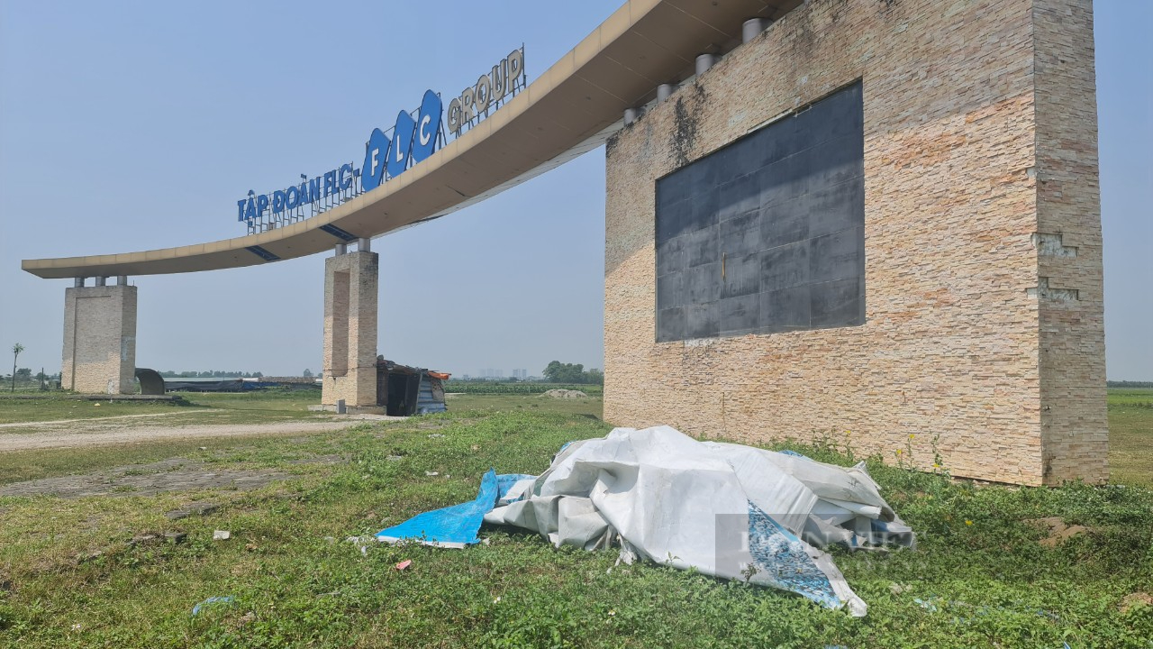 Tháo dỡ cổng, tường quây dự án khu công nghiệp nghìn tỷ của FLC tại Thanh Hóa - Ảnh 2.