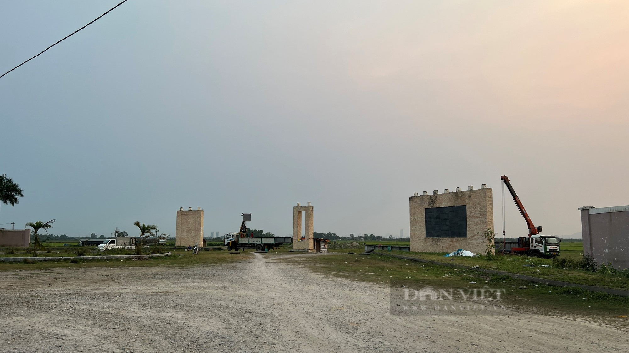 Tháo dỡ cổng, tường quây dự án khu công nghiệp nghìn tỷ của FLC tại Thanh Hóa - Ảnh 6.