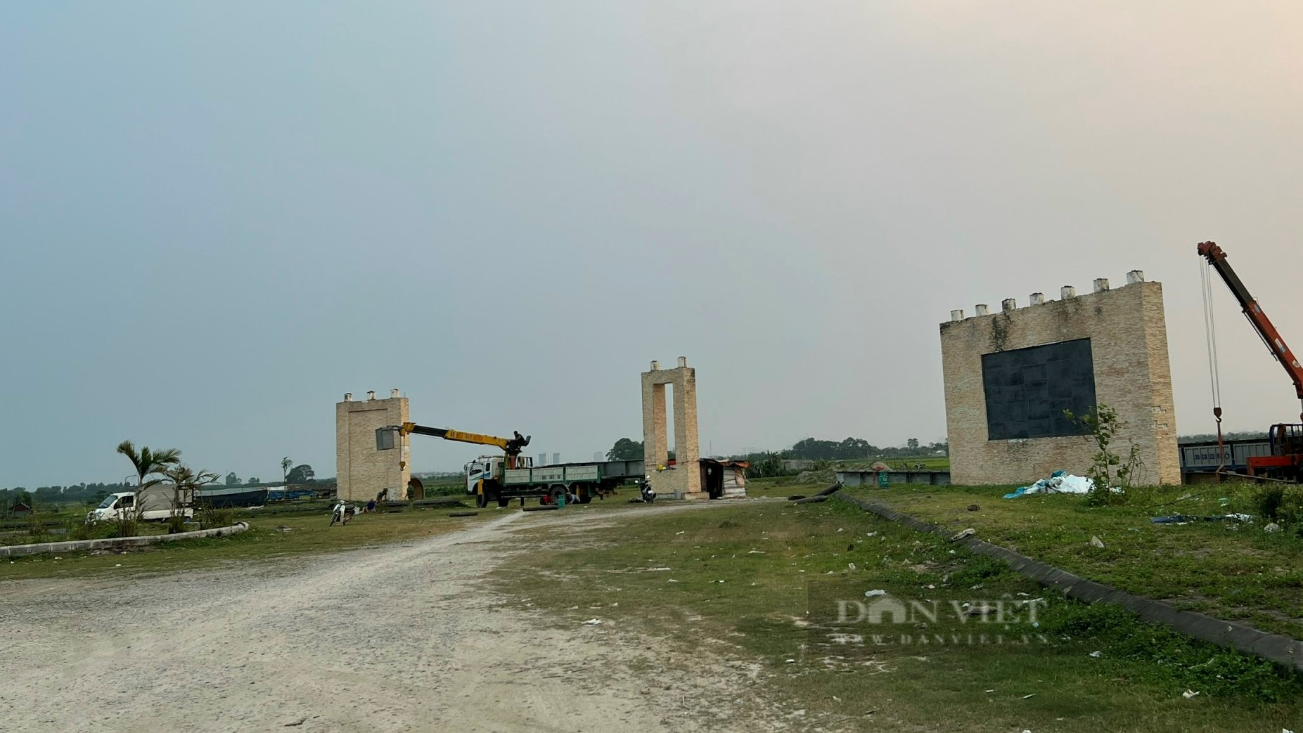 Tháo dỡ cổng, tường quây dự án khu công nghiệp nghìn tỷ của FLC tại Thanh Hóa - Ảnh 9.