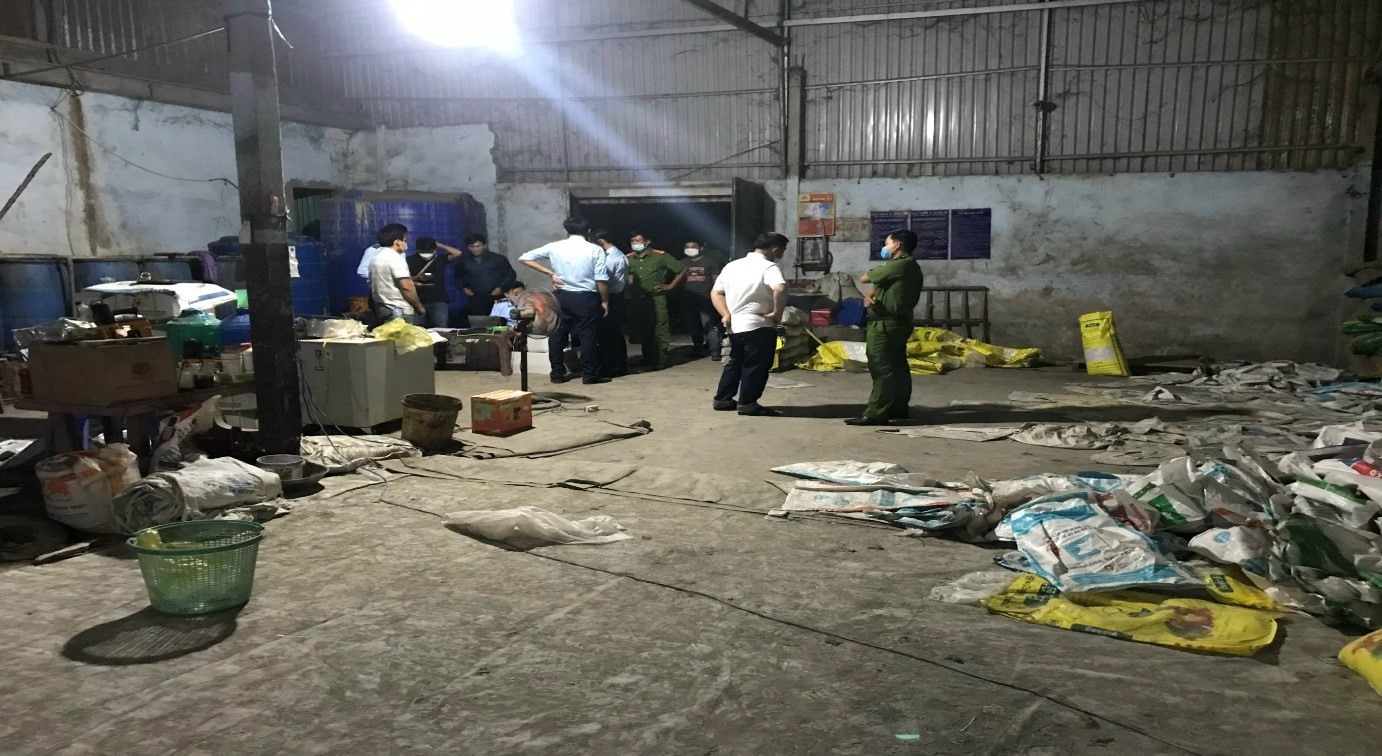 Sản xuất "phân bón rễ vi lượng cao cấp" kém chất lượng, còn liên tục tái phạm - Ảnh 2. Sản xuất "phân bón rễ vi lượng cao cấp" kém chất lượng, còn liên tục tái phạm - Ảnh 2.