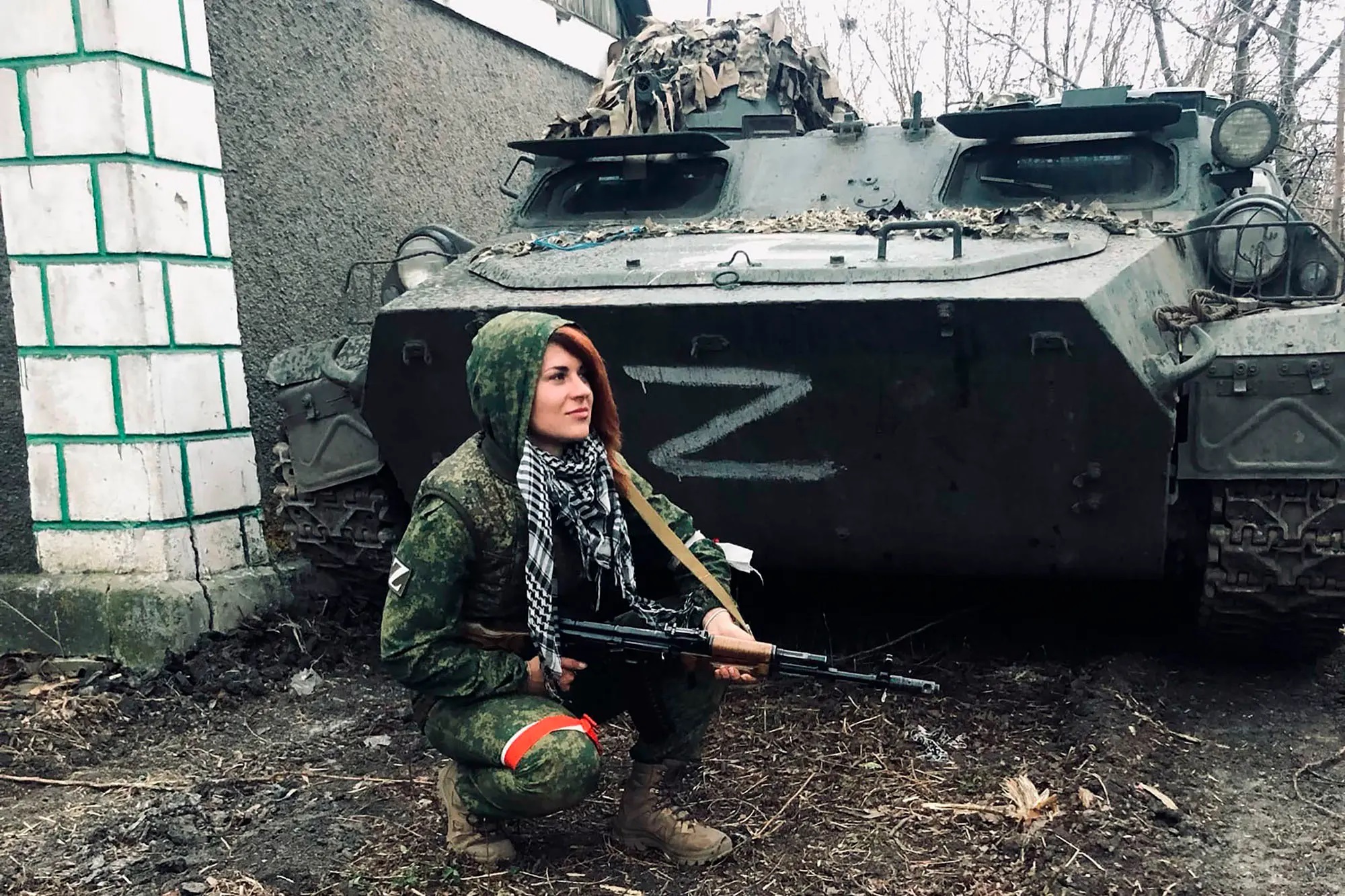 Báo Anh: Nữ quân nhân Nga đầu tiên thiệt mạng trong trận chiến ác liệt ở Mariupol ở Ukraine - Ảnh 1.