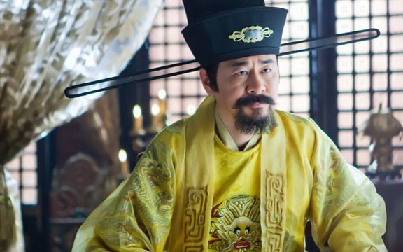 Which Chinese emperor per night impregnated 30 beauties, was considered a criminal?