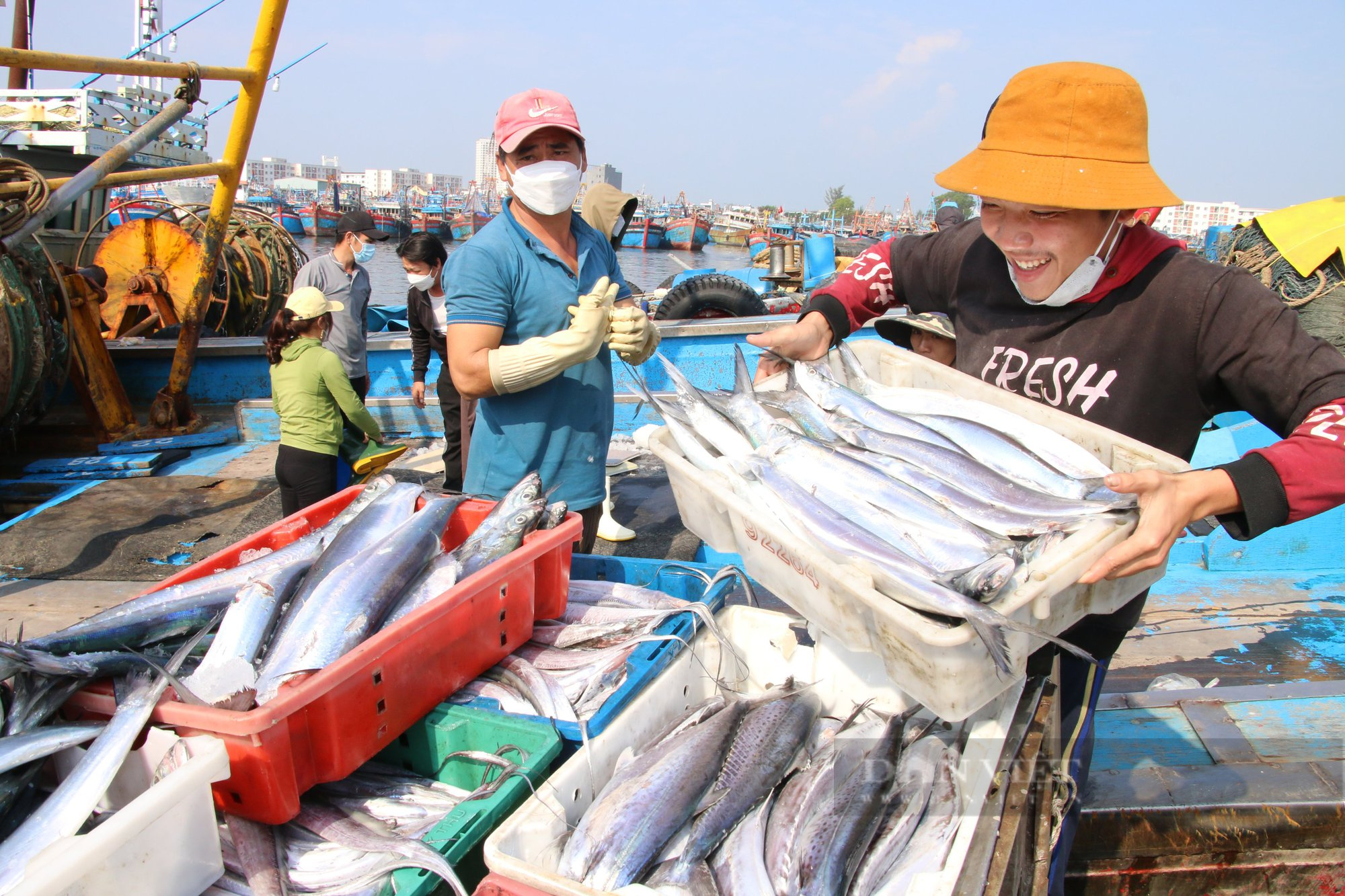 Lấy gì cấm ngư dân Việt Nam đánh bắt trên biển Đông? - Ảnh 1.