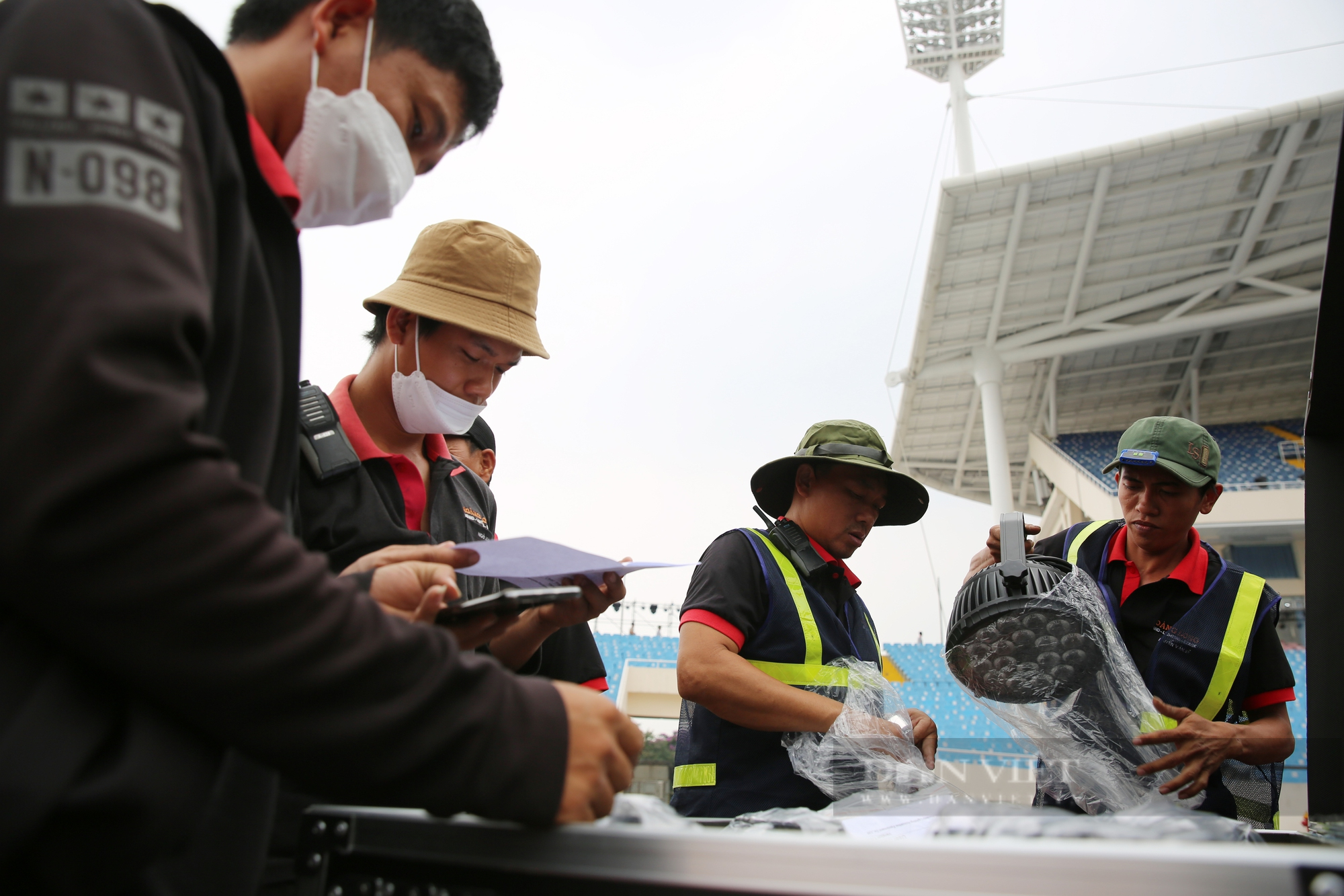 &quot;Đột nhập&quot; đại công trường SVĐ Mỹ Đình chuẩn bị cho Lễ khai mạc SEA Games 31 - Ảnh 10.