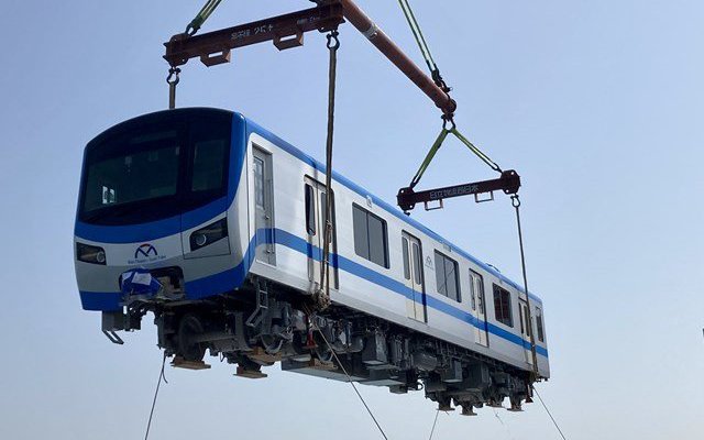 Hai đoàn tàu cuối cùng của tuyến Metro số 1 cập cảng Khánh Hội