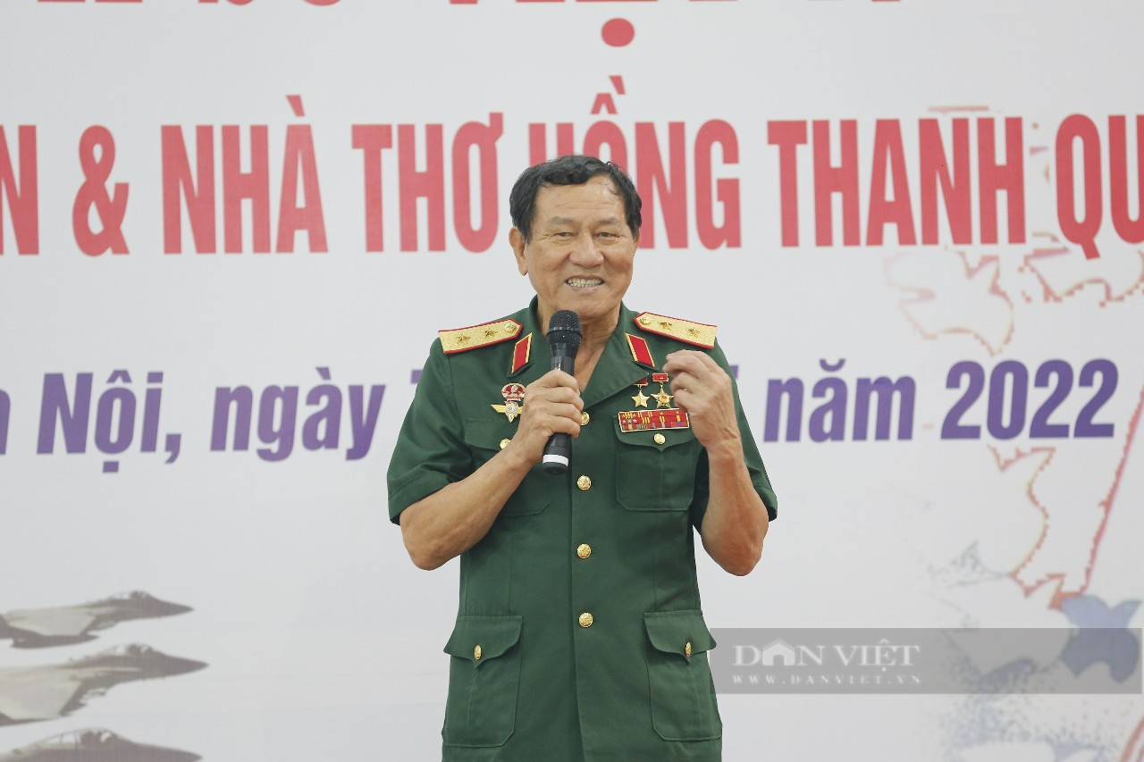 Anh hùng: Hãy cùng chiêm ngưỡng hình ảnh của anh hùng dân tộc - những người đã hy sinh cả tính mạng để bảo vệ đất nước và dân tộc trong suốt hàng thế kỷ. Bức ảnh này cho chúng ta thấy sự tận tụy và liêm chính của những nữ anh hùng của chúng ta.