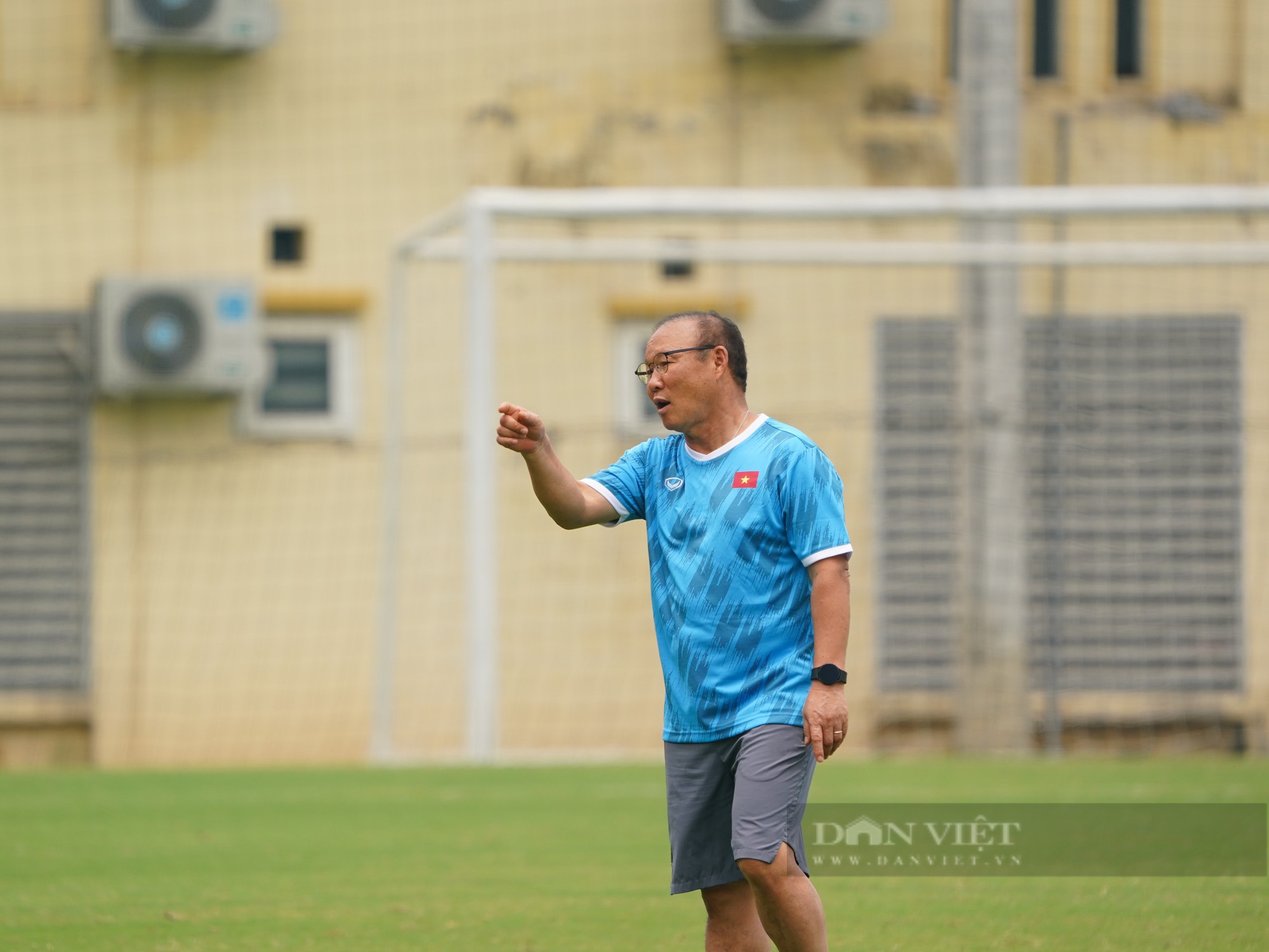 Tiến Linh liên tục trêu thầy Park sau trận thắng Indonesia - Ảnh 4.