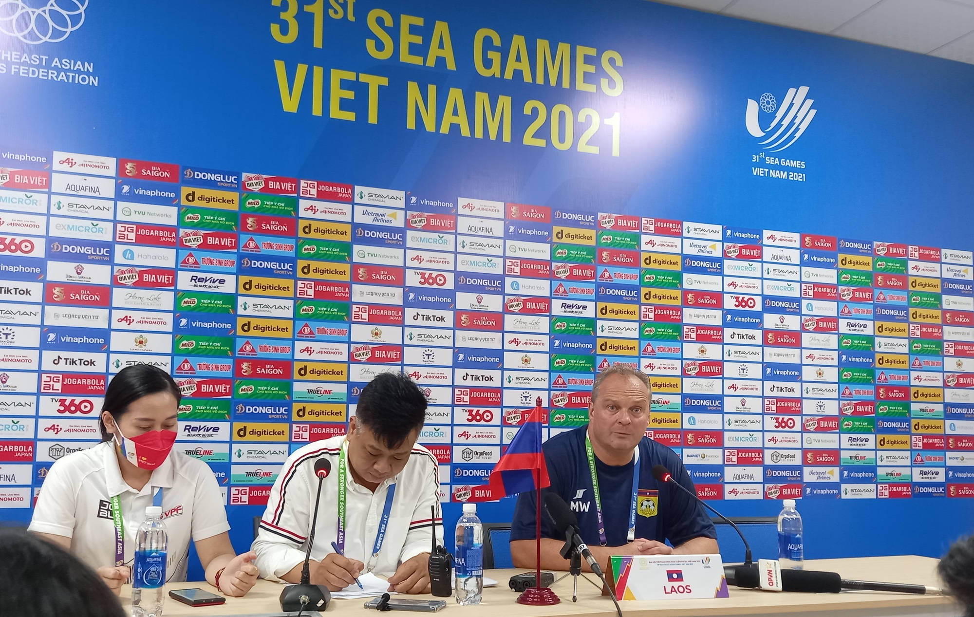 HLV U23 Lào: &quot;Đáng ra chúng tôi phải thắng U23 Singapore để tri ân CĐV Việt Nam&quot; - Ảnh 3.