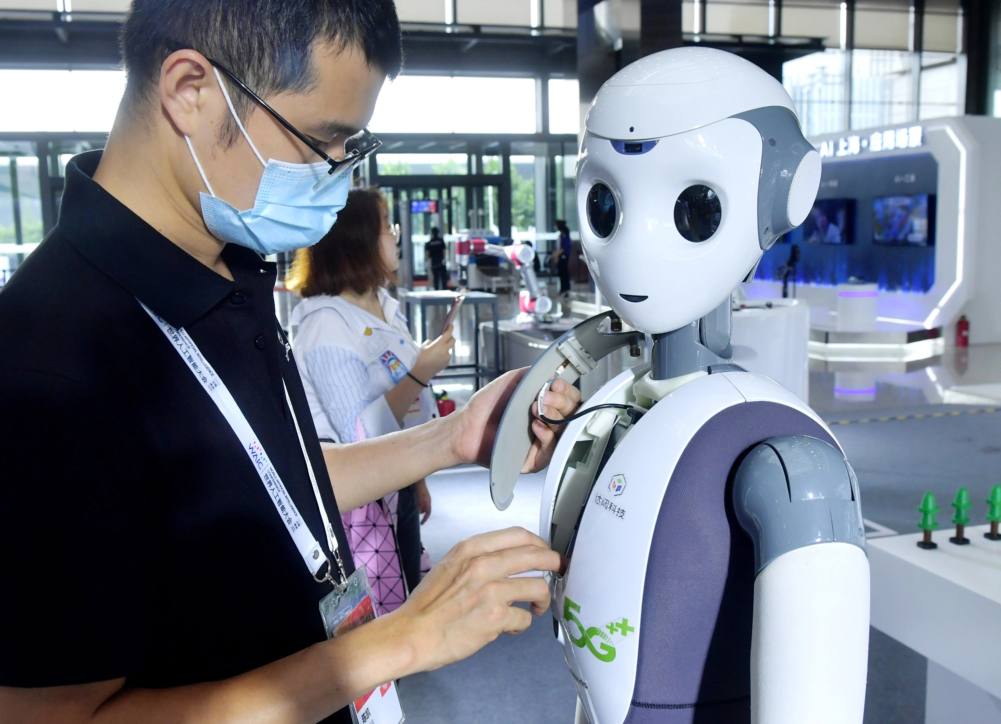 China will exploit the potential of smart facilities in manufacturing and risk management during the 14th Five-Year Plan period (2021-25), as it works to limit accidents and casualties in China. Workplace.  Photo: @AFP.