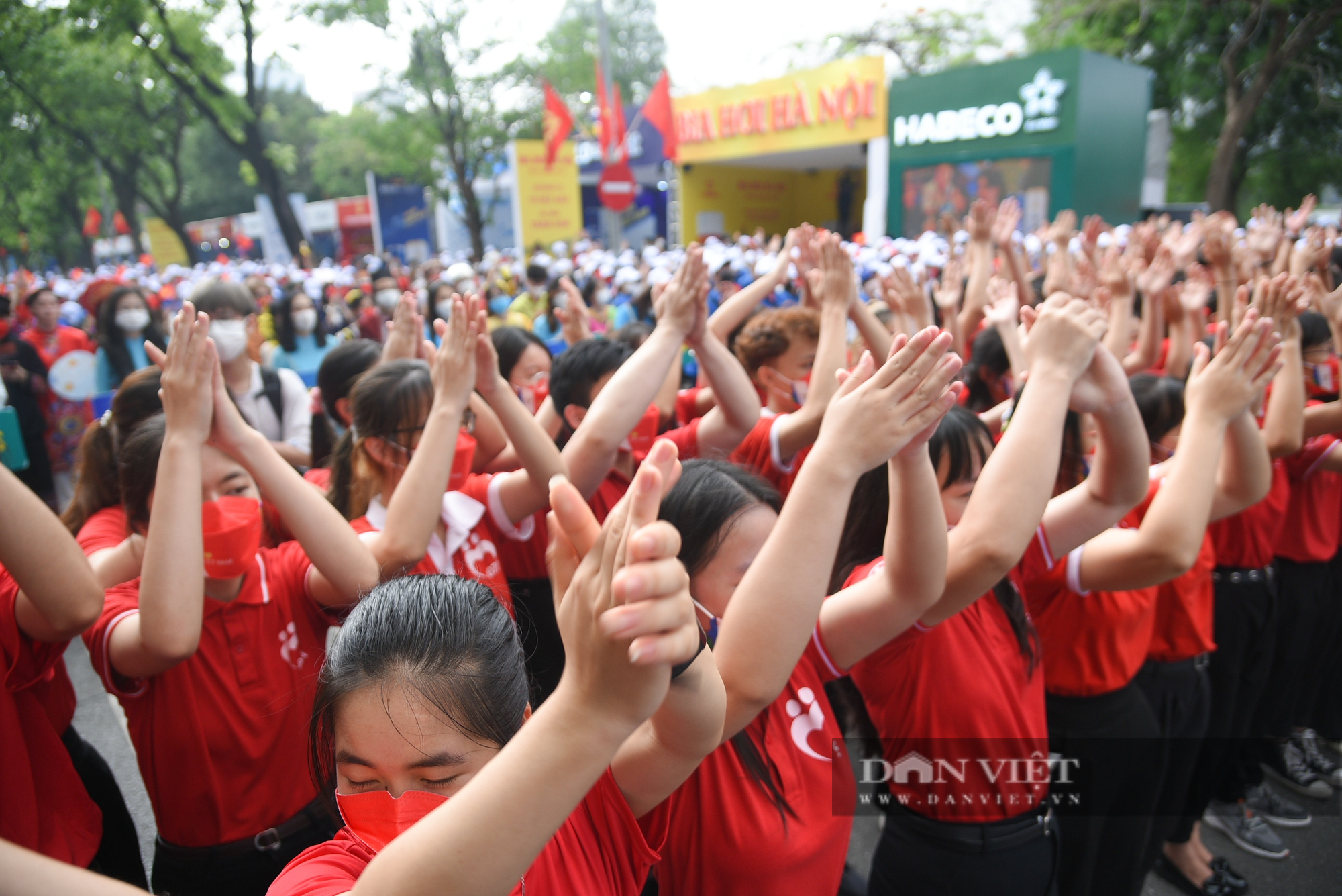 Hơn 10.000 thanh niên đi bộ tại Festival Thanh niên Đông Nam Á chào mừng SEA Games 31 - Ảnh 2.
