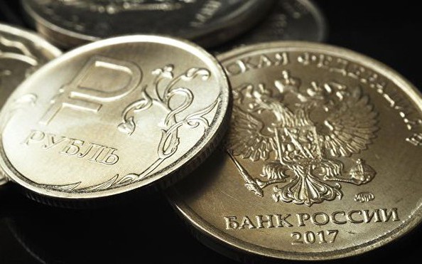 Trừng phạt Nga: Giải đáp bí ẩn về đồng rúp tăng giá 