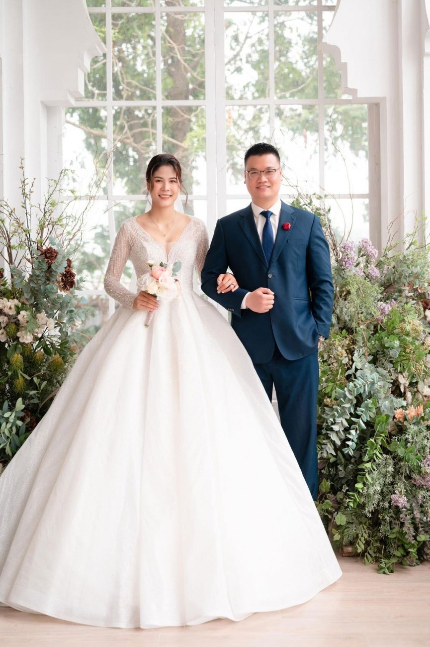 Not attending SEA Games 31, Bui Thi Nga 1m87 married a 