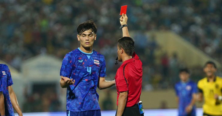 What did coach Polking say about the situation where Thailand U23 received a red card?