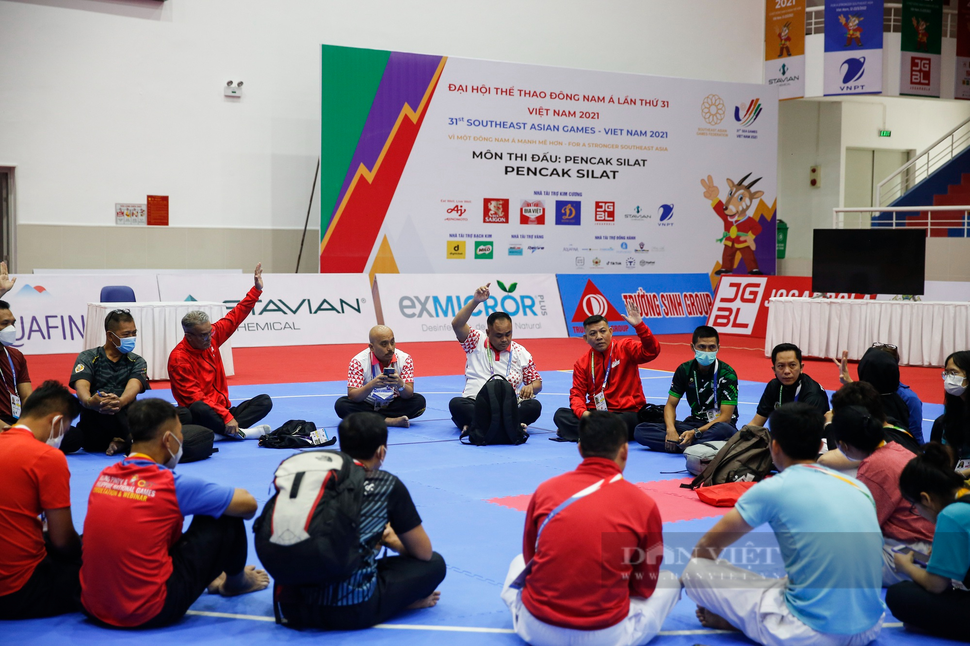 Tổ trọng tài Pencak Silat họp chuyên môn sau khi bộ môn này thay đổi luật nhằm tăng tính đối kháng - Ảnh 4.