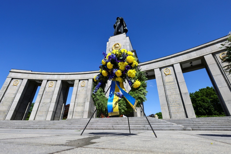 Hình ảnh Berlin cấm cờ Nga, Ukraine trong ngày kỷ niệm kết thúc Thế chiến II - Ảnh 5.