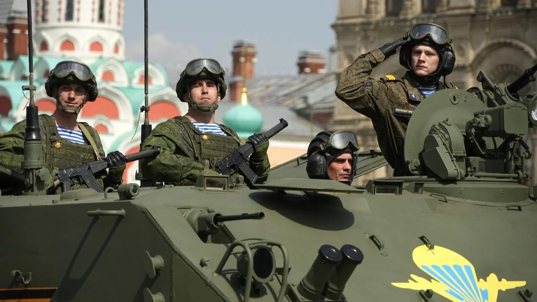 Russia sent forces to Mariupol for Victory Day parade, Ukraine reeled to rescue troops stuck in Azovstal - Photo 1.