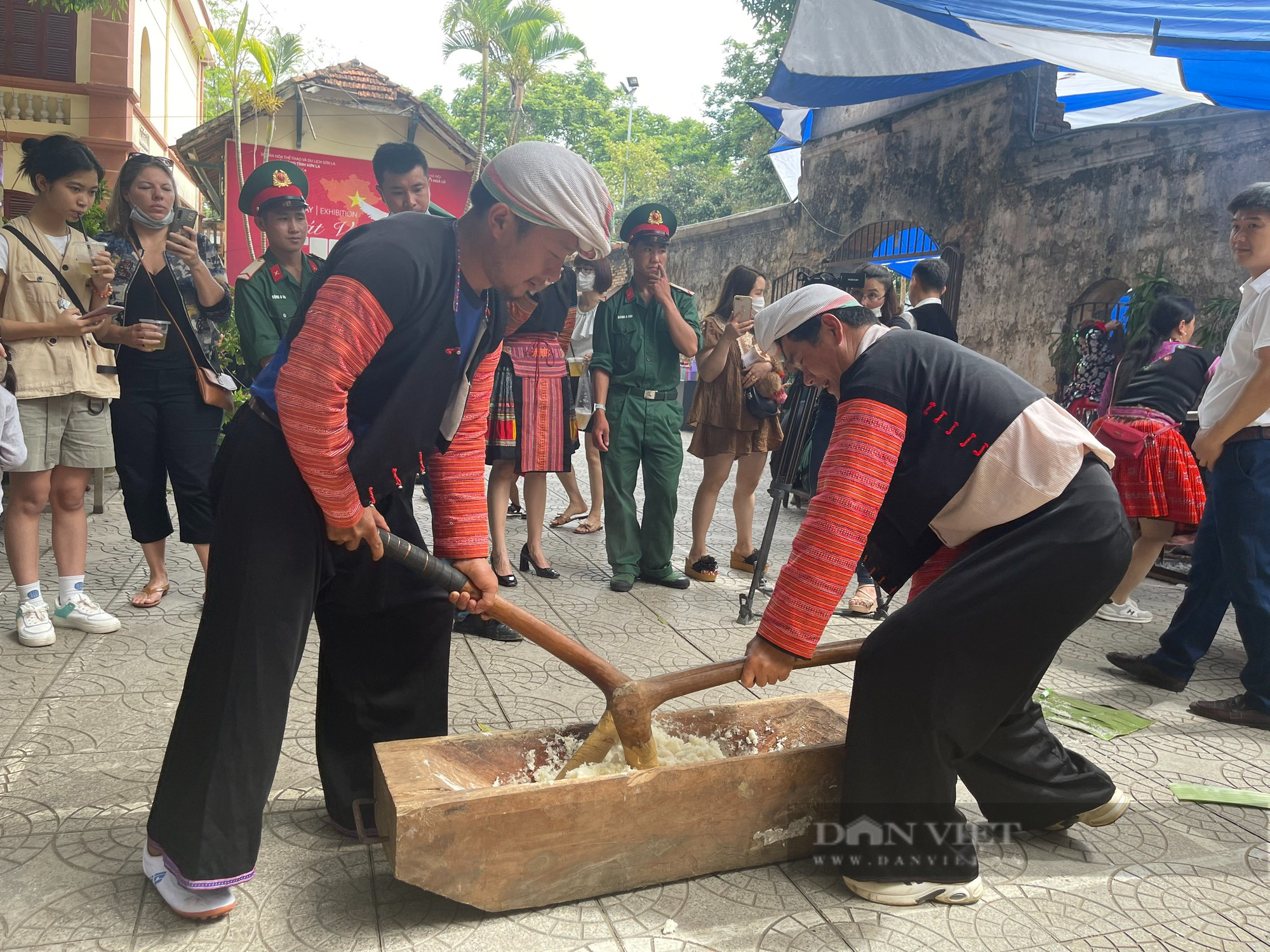 Độc đáo &quot;Văn hóa dân tộc Mông giữa lòng thành phố Sơn La&quot; - Ảnh 3.