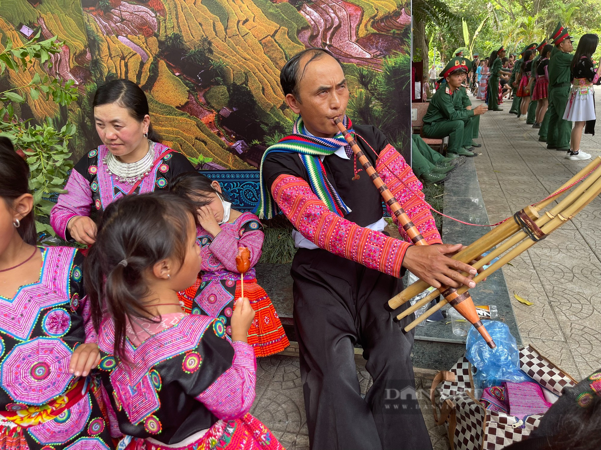 Độc đáo &quot;Văn hóa dân tộc Mông giữa lòng thành phố Sơn La&quot; - Ảnh 2.
