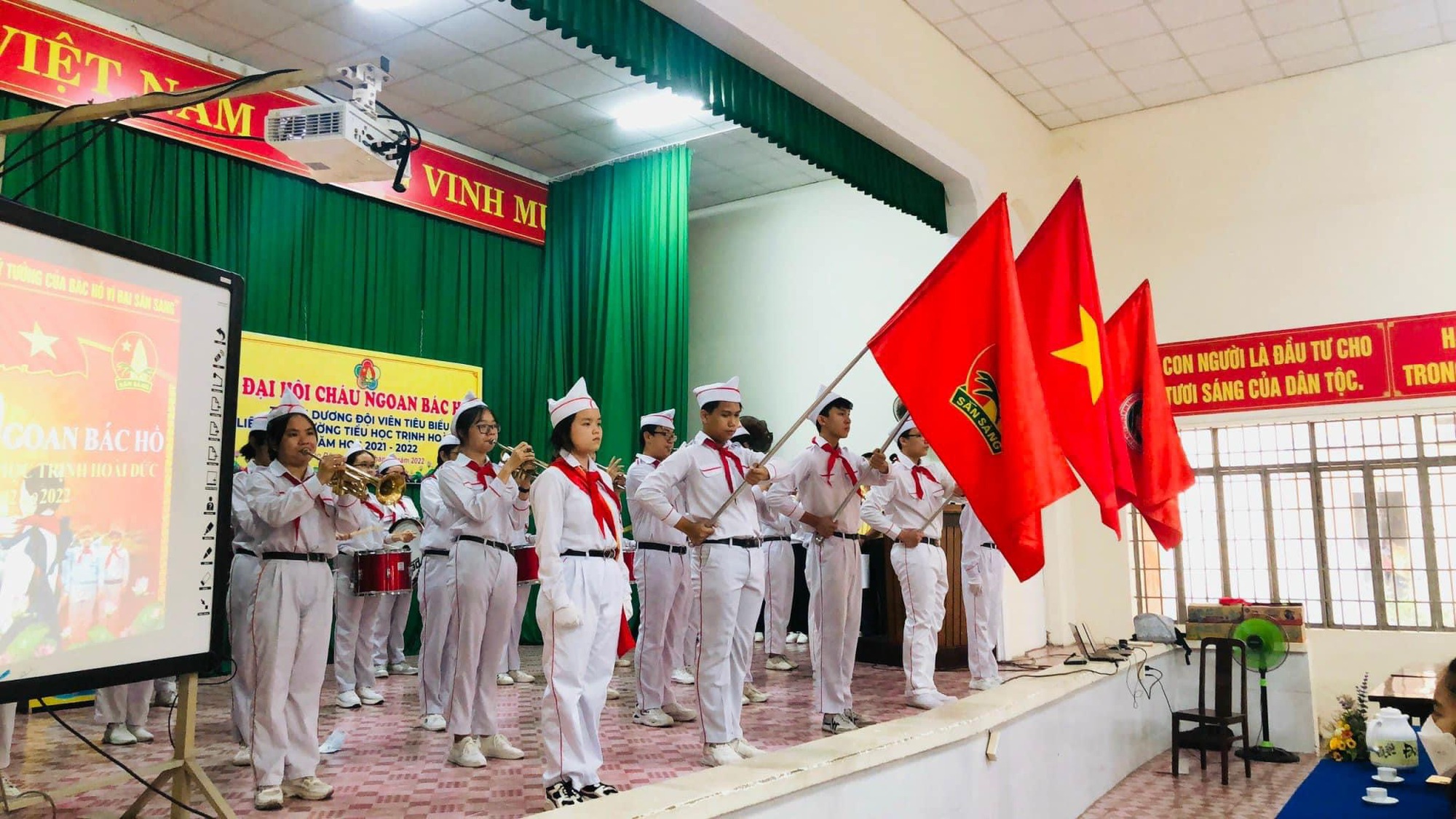 Đồng Nai: Chưa kết thúc năm học đã đại hội, tuyên dương, khen thưởng, phụ huynh lo sợ &quot;bệnh thành tích&quot; - Ảnh 3.