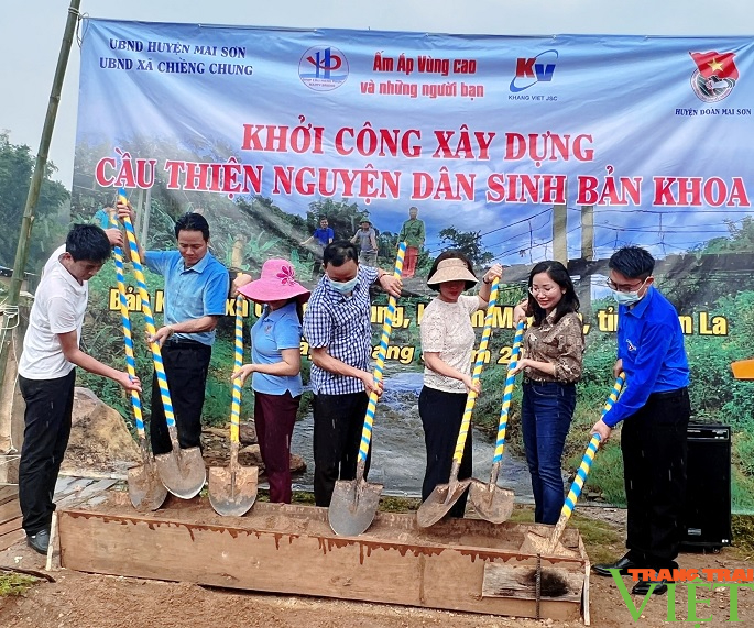 Huyện Mai Sơn khởi công làm cầu dân sinh cho người phát triển kinh tế - Ảnh 3.