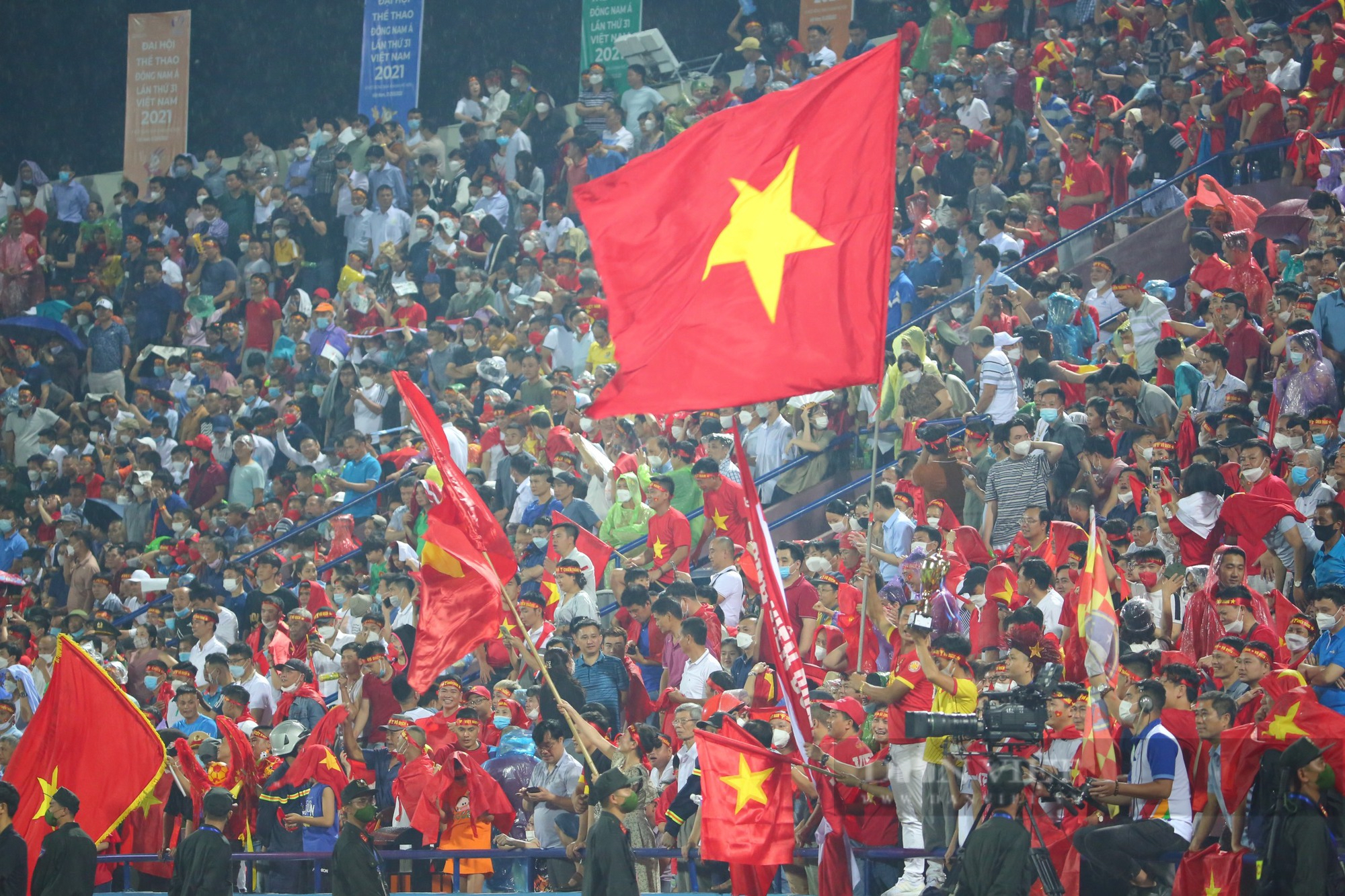 Nhiều cầu thủ U23 Việt Nam được CĐV gọi là &quot;chồng&quot; - Ảnh 1.