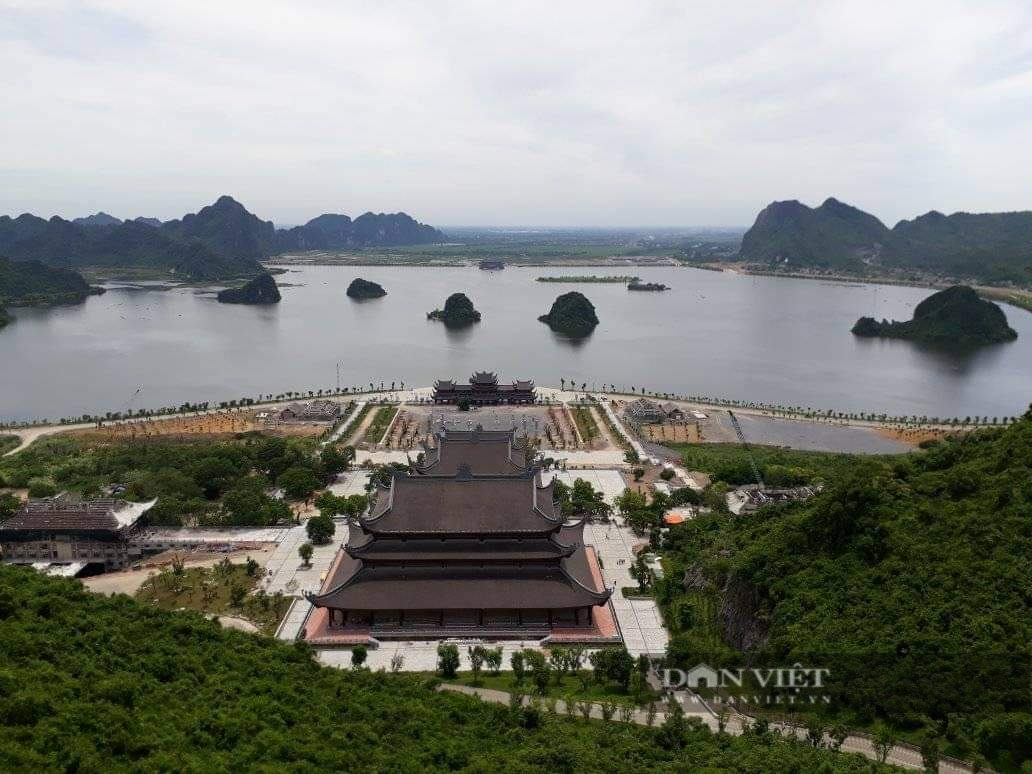 Tam Chuc Pagoda offers free yacht tickets and vegetarian meals on the occasion of Buddha's birthday - Photo 1.