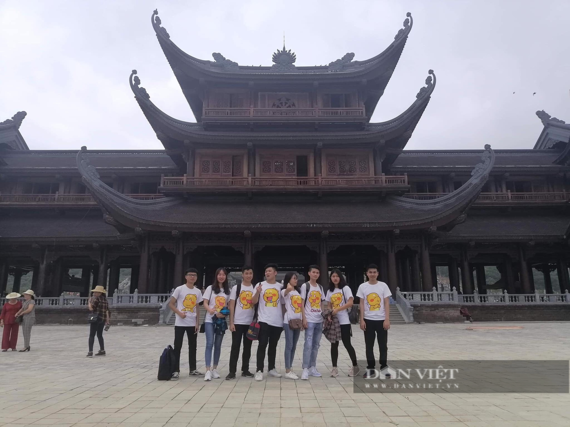 Tam Chuc Pagoda offers free yacht tickets and vegetarian meals on the occasion of Buddha's birthday - Photo 2.