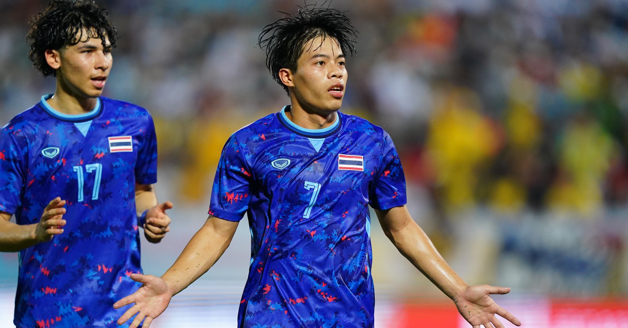 Thailand beat Singapore 5-0 on Thien Truong Stadium