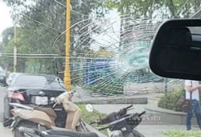 Sanctions the golf course investor so that the ball is thrown all over the place, hitting the heads of adults and children, breaking car windows - Photo 4.